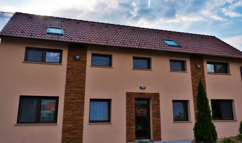 Erika Vendeghaz Hotel Mogyorod Exterior photo